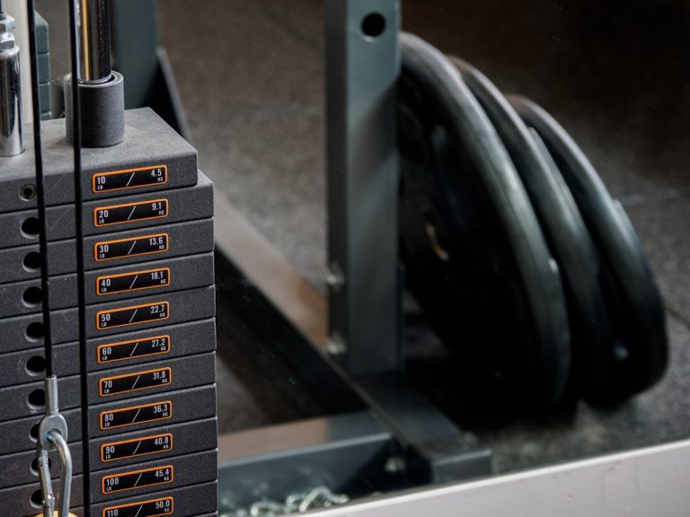 Plate-Loaded vs Selectorized Strength Machines: Which Fits Your Facility